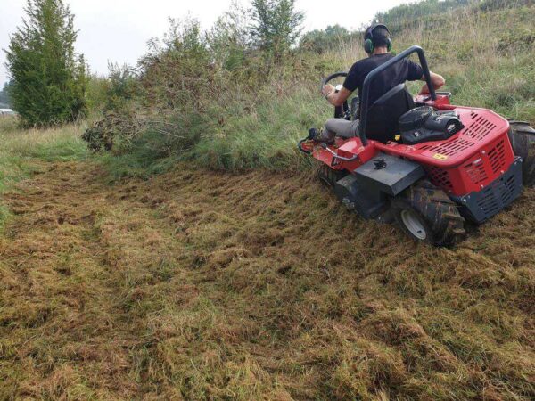 Meccanica Benassi FOX 95 2WD - Trattorino trinciaerba sfalciatutto - Motore bicilindrico Loncin 708 cc - Trasmissione Idrostatica