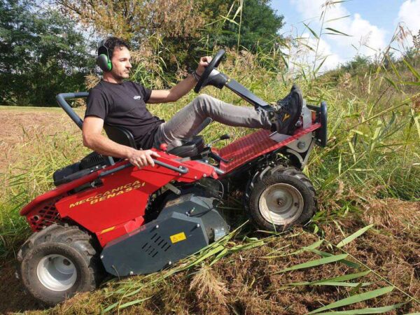 Meccanica Benassi FOX 95 2WD - Trattorino trinciaerba sfalciatutto - Motore bicilindrico Loncin 708 cc - Trasmissione Idrostatica