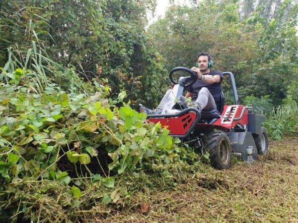 Meccanica Benassi FOX 95 2WD - Trattorino trinciaerba sfalciatutto - Motore bicilindrico Loncin 708 cc - Trasmissione Idrostatica