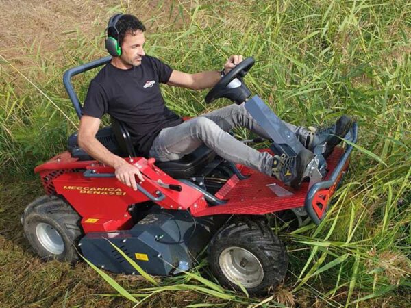 Meccanica Benassi FOX 95 2WD - Trattorino trinciaerba sfalciatutto - Motore bicilindrico Loncin 708 cc - Trasmissione Idrostatica