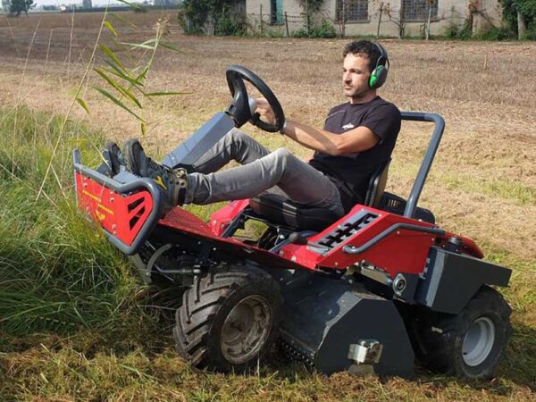 Meccanica Benassi FOX 95 2WD - Trattorino trinciaerba sfalciatutto - Motore bicilindrico Loncin 708 cc - Trasmissione Idrostatica
