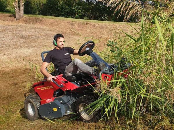 Meccanica Benassi FOX 95 2WD - Trattorino trinciaerba sfalciatutto - Motore bicilindrico Loncin 708 cc - Trasmissione Idrostatica