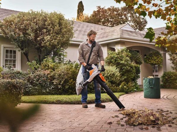 STIHL SHA 56 - Soffiatore aspiratore con batteria AK 20 - 36V 4Ah